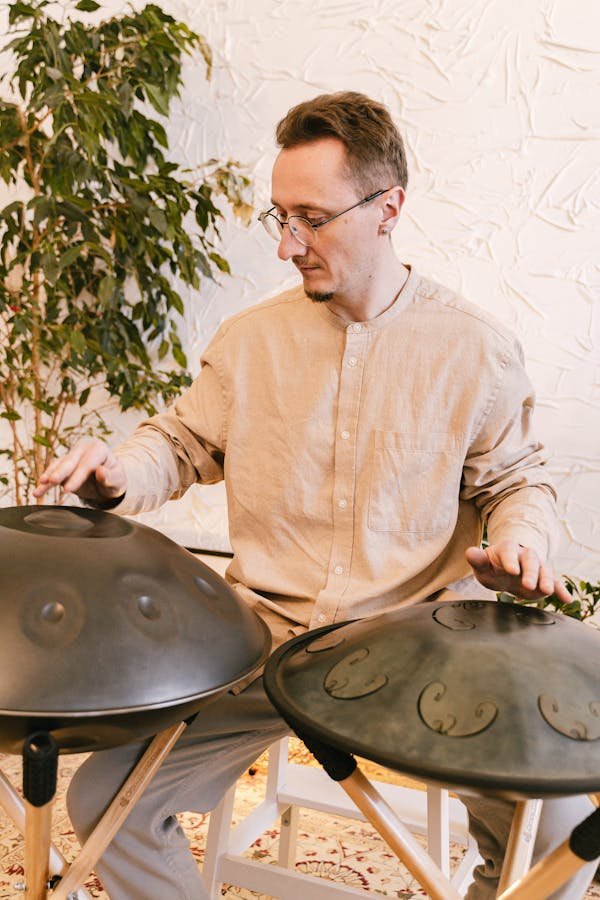 Explorez l'univers fascinant du handpan et ses harmonies uniques